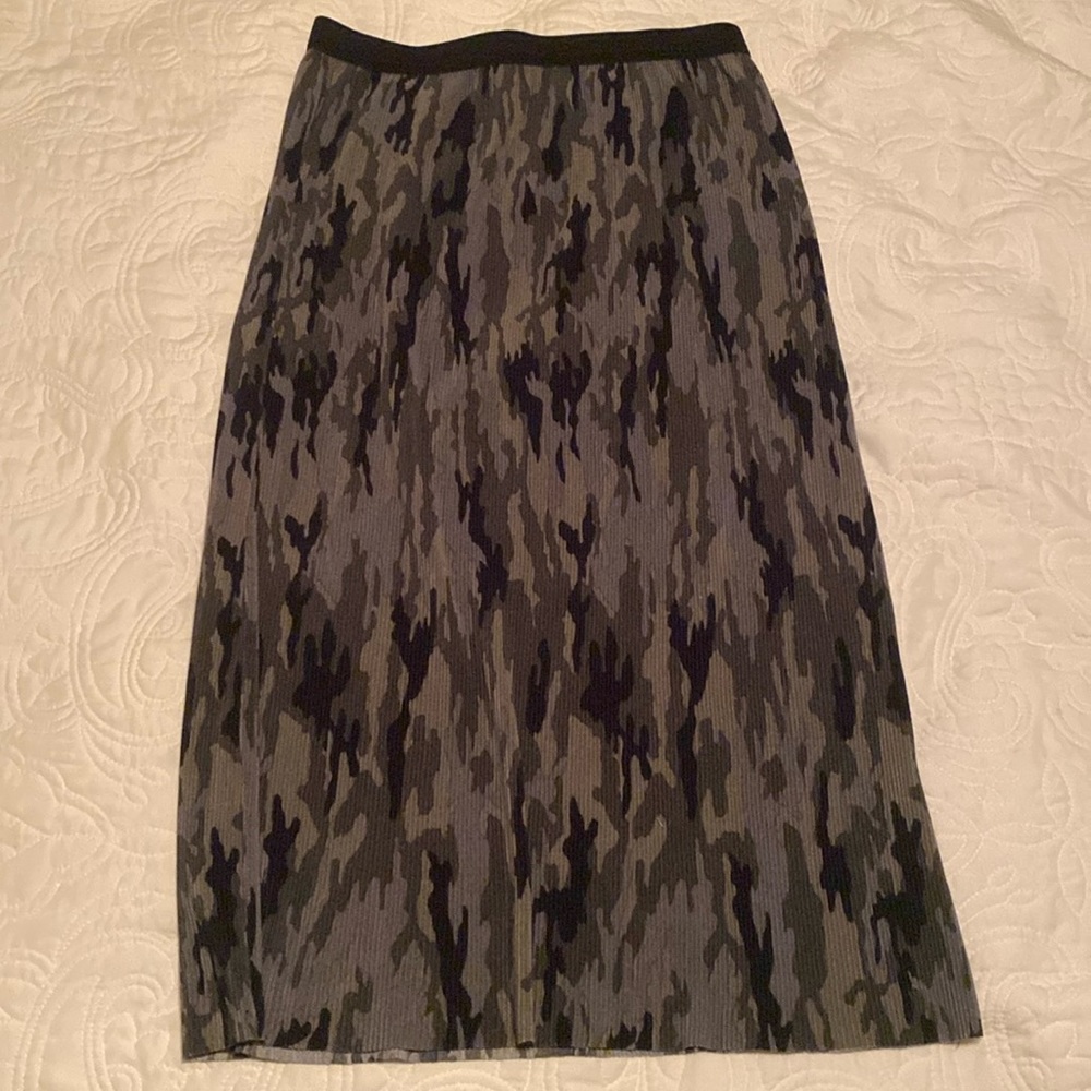 Camouflage mid length skirt